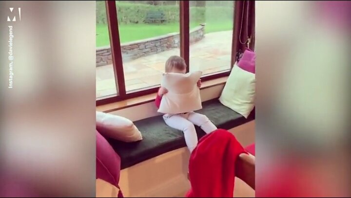 Cậu bé chơi trốn tìm với bố và cách ẩn nấp có 1-0-2 khiến ai cũng phì cười