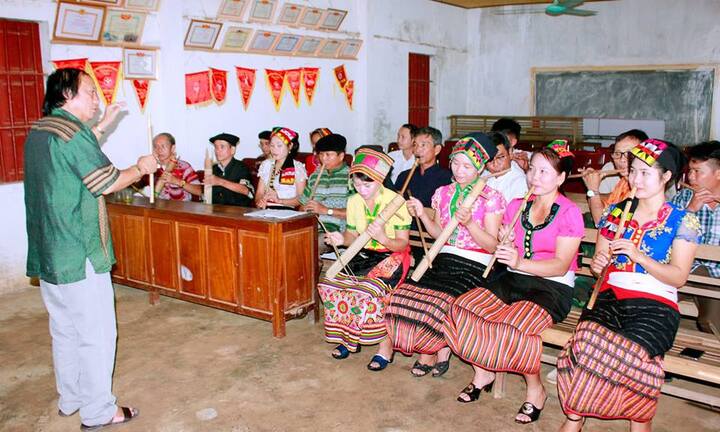 Nhạc sỹ đa tài gìn giữ bản sắc văn hóa người Thái ở miền Tây xứ Nghệ