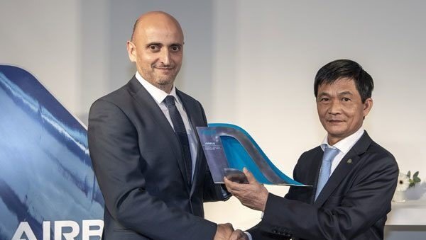 Cơ trưởng Vietnam Airlines kể chuyện hạ cánh giữa quốc lộ 1, bị CSGT tuýt còi