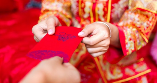 Trẻ em mong gì trong bao lì xì?