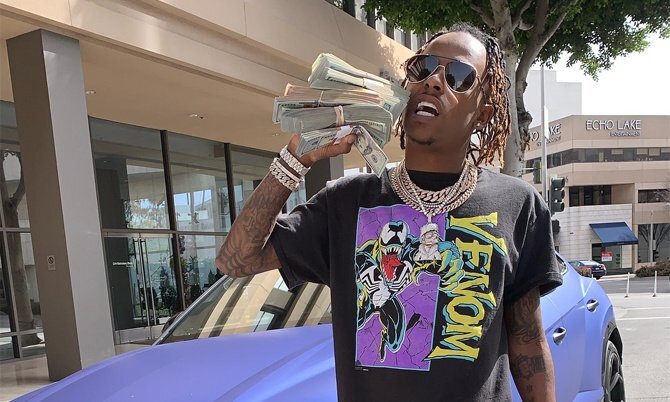 Clip: Vừa khoe sấp tiền dày trên mạng, rapper Mỹ bị cướp có súng 'lột' sạch