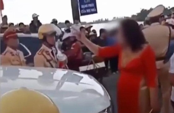 Mẹ chú rể dằn mặt CSGT ở Hải Phòng: Lập hồ sơ xử lý pháp luật