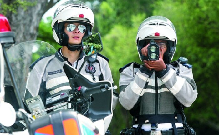 Đưa hối lộ cảnh sát giao thông, cụ ông Singapore ngồi tù