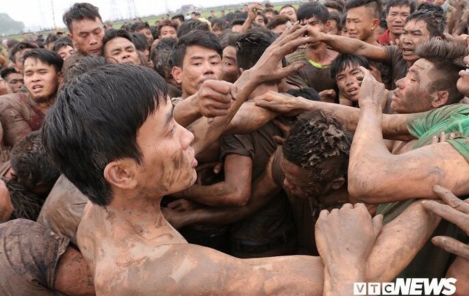 An ninh tăng cường nhưng lễ hội Phết Hiền Quan vẫn vỡ trận