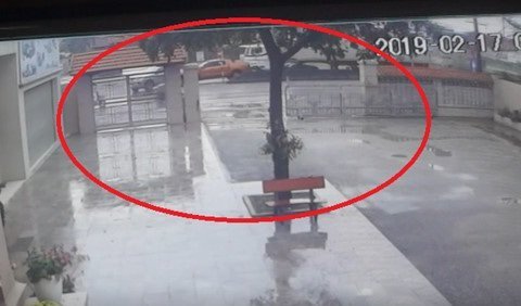 Clip: Khoảnh khắc container đâm liên hoàn ở Thanh Hóa qua camera an ninh