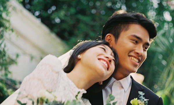 Hết cặp kè với Trang Olive, Quang Đại lại tay trong tay tình tứ với Thu Anh