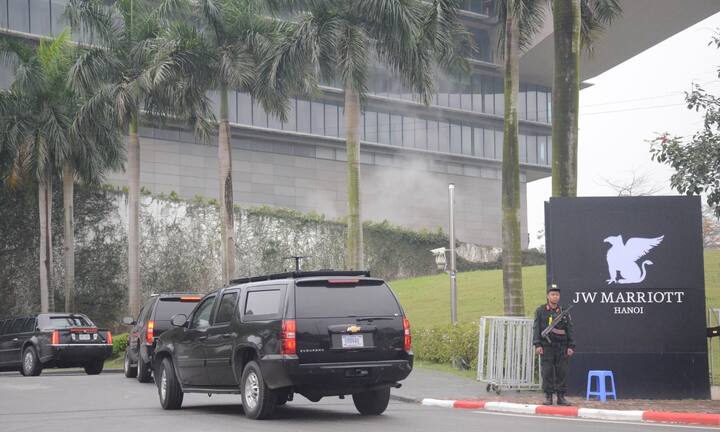 Dàn xe 'quái thú' của Tổng thống Donald Trump đổ bộ khách sạn Marriott