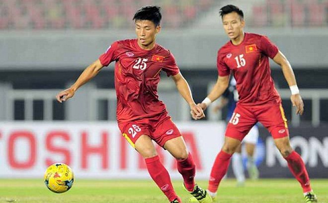 Video: Bùi Tiến Dũng, Quế Ngọc Hải 'mỏi tay' ký tặng CĐV Đà Nẵng