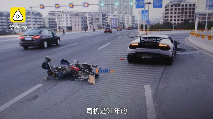 Video: Lamborghini Huracan đâm xe máy ở vận tốc 160 km/h