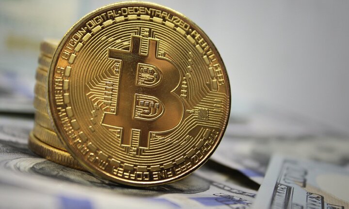 Bitcoin ngừng sụp đổ, vốn hóa nhích tăng 131 tỷ USD