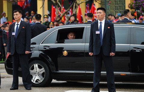 Mercedes S600 Pullman Guard - 'Lá chắn thép' của ông Kim kiên cố thế nào?