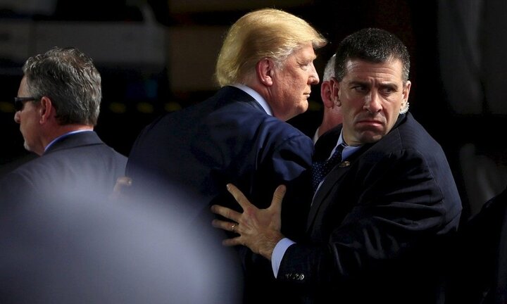 Mật vụ Mỹ bảo vệ ông Trump thế nào khi công du nước ngoài?