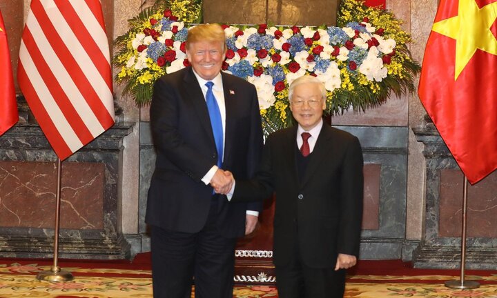 Video: Tổng thống Trump và Tổng Bí thư, Chủ tịch nước Nguyễn Phú Trọng tươi cười bắt tay nhau