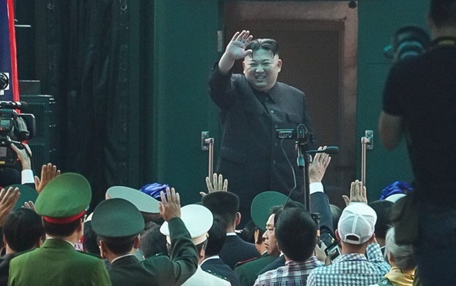 Video: Chủ tịch Triều Tiên Kim Jong-un vẫy tay tạm biệt Việt Nam