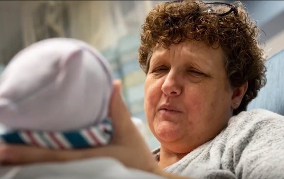 Kỳ lạ: Mãn kinh gần 1 năm, người phụ nữ 50 tuổi vẫn sinh con