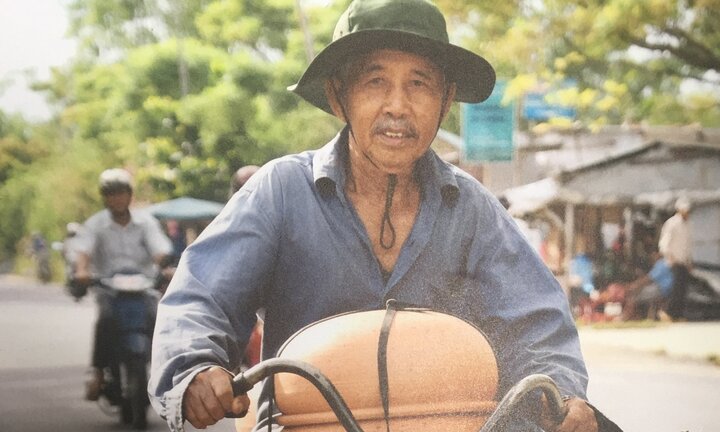 Cuộc hành trình của ông lão đất Quảng 65 năm đèo gốm mưu sinh
