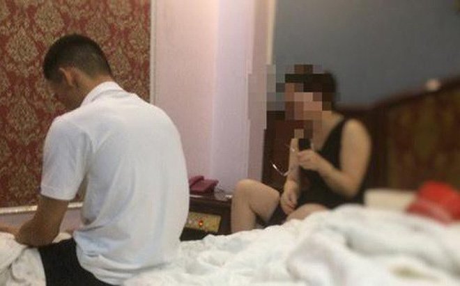 Đình chỉ nữ giáo viên ở chung với nam sinh trong khách sạn
