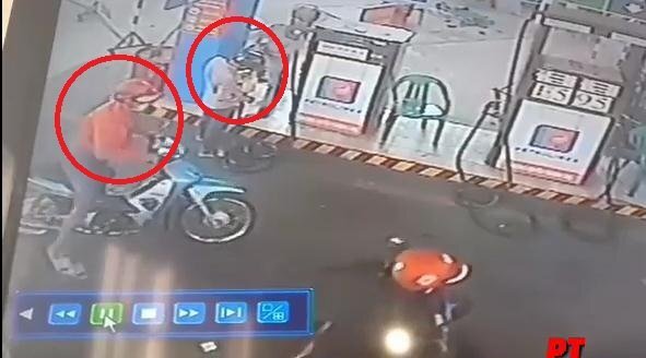 Clip: Đi mua xăng, người đàn ông bị trộm xe máy ngay sau lưng