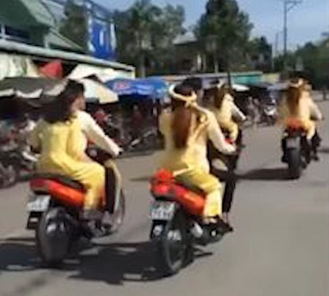 Video: Đoàn rước dâu ở An Giang lạng lách, nẹt pô trên đường gây bức xúc