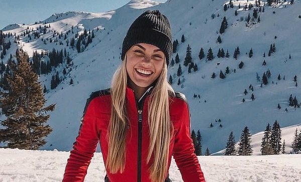 Hoa hậu Hoàn vũ tuổi teen đột tử ở tuổi 19 khi đi nghỉ mát