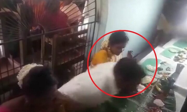 Clip: Bị cô dâu trêu chọc lúc ăn cơm, chú rể phản ứng khiến quan khách sốc nặng