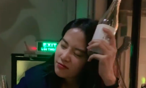 Nam Em gây sốc khi cầm chai đập lên đầu: 'Không bể thì thôi'