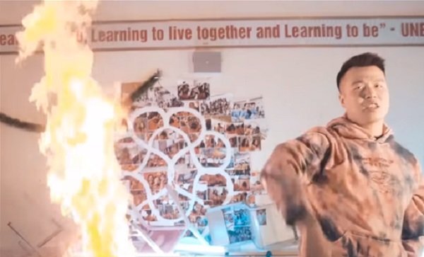 Đốt sách vở quay MV lời lẽ bệnh hoạn: Hà Nội yêu cầu làm rõ, xử nghiêm