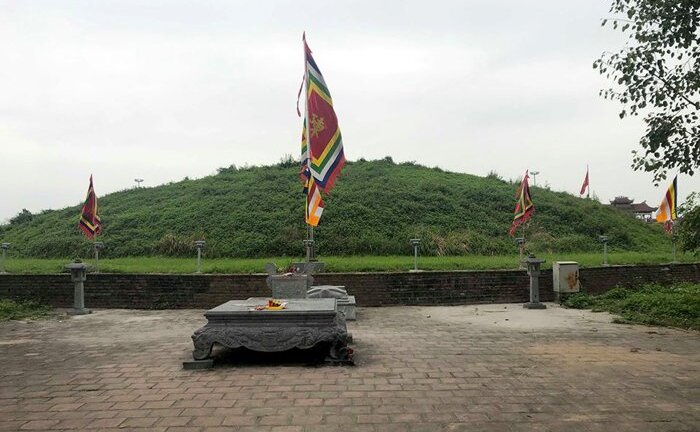 Có gì trong những ngôi mộ đắp to như núi ở Thái Bình?