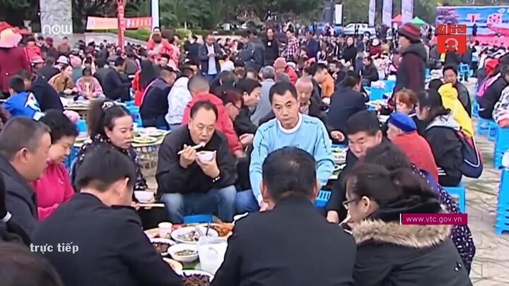 Hàng vạn người nườm nượp tới dự bữa tiệc lớn nhất Trung Quốc