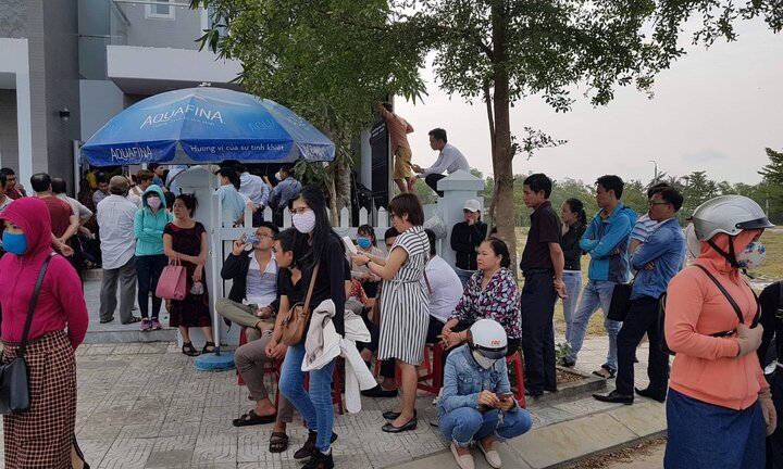 Hàng trăm người vây trụ sở đòi sổ đỏ, Bách Đạt An tiếp tục ‘lôi’ đối tác ra tòa