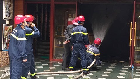 Video: Hiện trường vụ cháy khu mát-xa trung tâm Hải Phòng