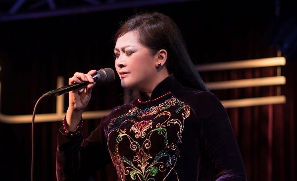 Như Quỳnh xúc động, nghẹn ngào khi nhắc đến mẹ