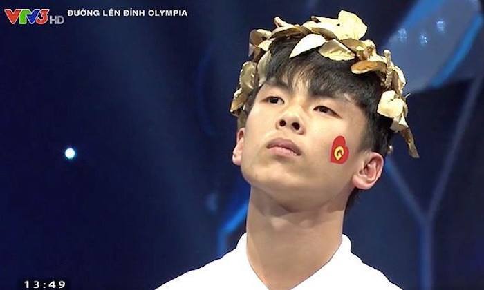 Biểu cảm 'đắc thắng' của nam sinh giải nhất tuần Olympia gây sốt mạng