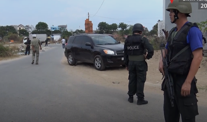 Cảnh sát bắt một xe tải chở đầy ma tuý ở Sài Gòn