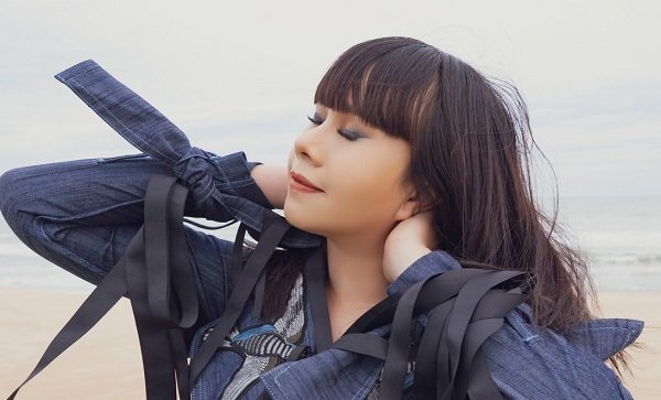 Ngoài 40 tuổi, Hoa hậu Hằng Nguyễn vẫn tự tin khoe dáng quyến rũ