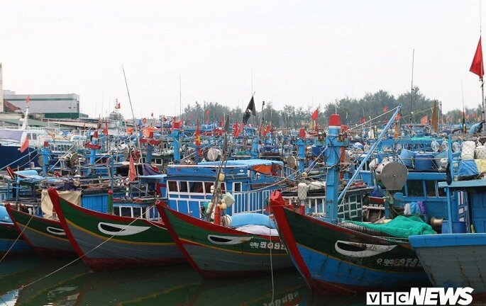 Đề nghị Trung Quốc bồi thường thiệt hại cho ngư dân Việt Nam bị xua đuổi, phun vòi rồng