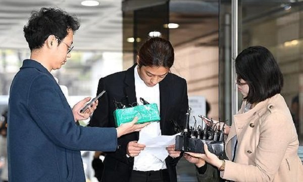 Jung Joon Young bị bắt giam vì quay lén và phát tán video sex