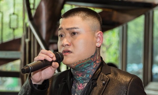 Vũ Duy Khánh: 'Ca sĩ nào nói chưa từng hát sân khấu chuồng gà là bốc phét'