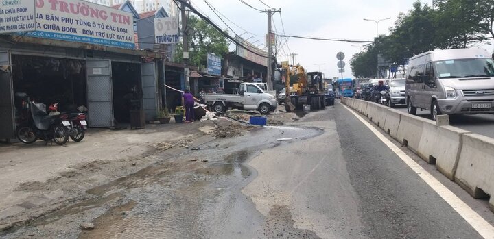 Vỡ ống nước ở Quốc lộ 1: 4 phường ở TP.HCM sẽ mất nước trong 2 ngày