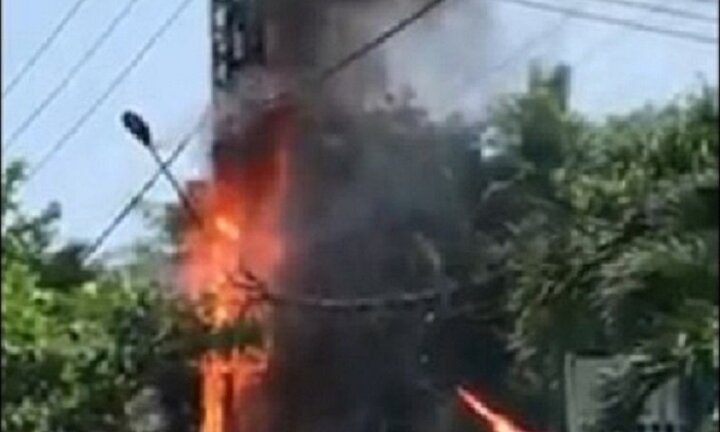 Cháy trụ điện, du khách cùng người dân phố cổ Hội An hốt hoảng giải cứu xe máy