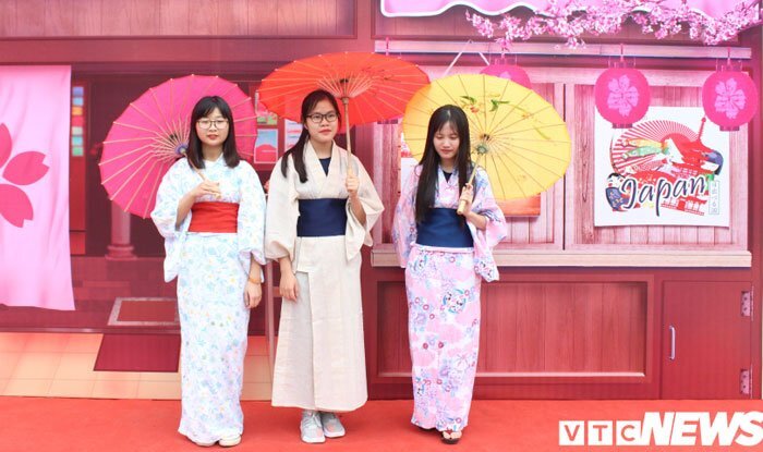 Sinh viên Đại học Quốc gia Hà Nội hào hứng trải nghiệm văn hóa Nhật Bản