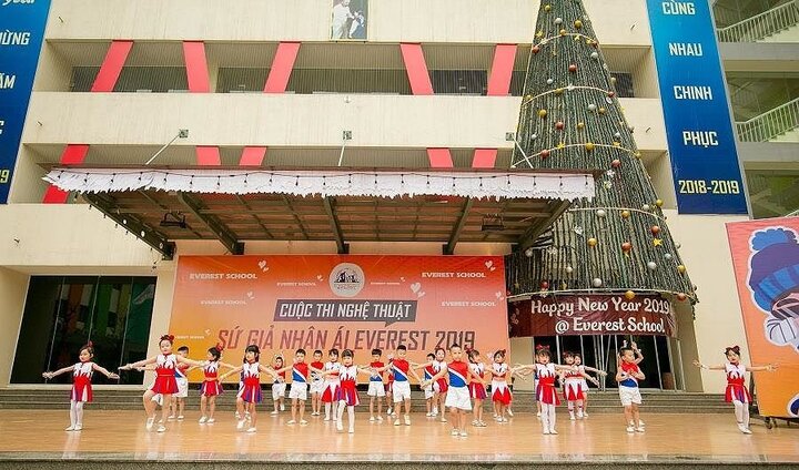 Video: Học sinh mầm non nói tiếng Anh như gió, thi kịch chủ đề bảo vệ môi trường ở Hà Nội