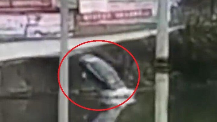 Clip: Tài xế đạp nhầm chân ga, ô tô bay thẳng xuống sông