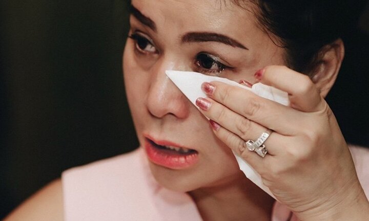 Bà Lê Hoàng Diệp Thảo bật khóc: 'Bản án quá bất công với mẹ con tôi'