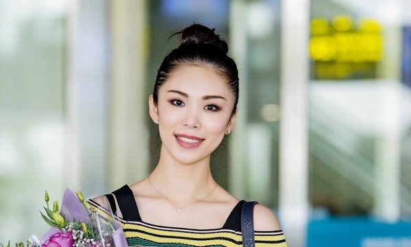 Hoa hậu Hoàn vũ 2007 Riyo Mori khoe nhan sắc rạng rỡ khi đến Việt Nam