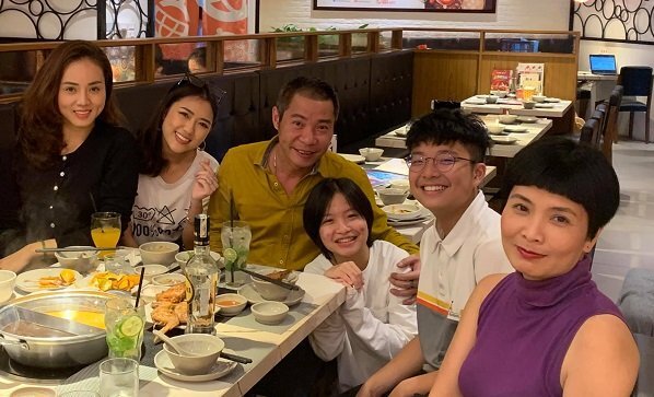 NSƯT Công Lý cùng bạn gái và vợ cũ tổ chức sinh nhật cho con gái