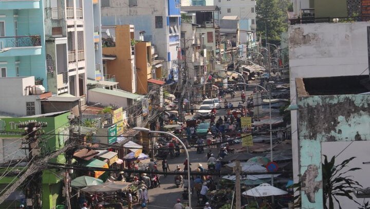 Cảnh nhếch nhác ở chợ tạm Cô Giang giữa lòng TP.HCM trước ngày di dời