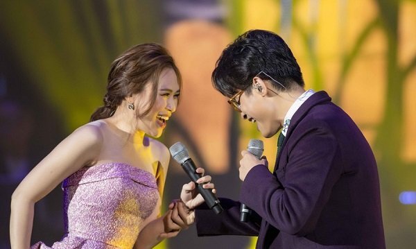 Không chỉ đổi hit, Mỹ Tâm còn hào hứng dạy Hà Anh Tuấn nhảy