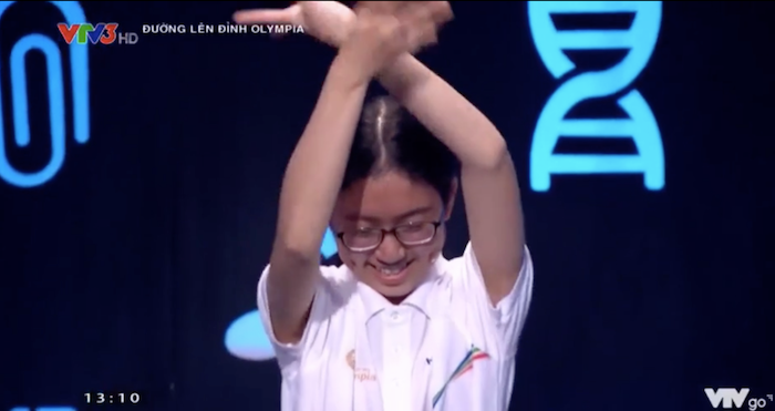 Nữ sinh khuấy động trường quay Olympia bằng màn múa quạt