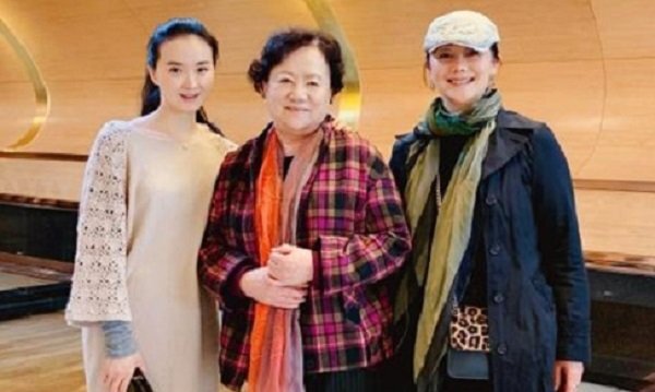Gia đình 'Hoàn Châu cách cách' hội ngộ riêng nhân dịp 21 năm phim lên sóng